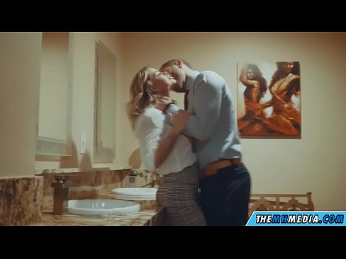 ❤️ Kapag ang isang busty blonde seduces sa isang pampublikong banyo Porn video sa tl.basseyn-vsem.ru ️❤